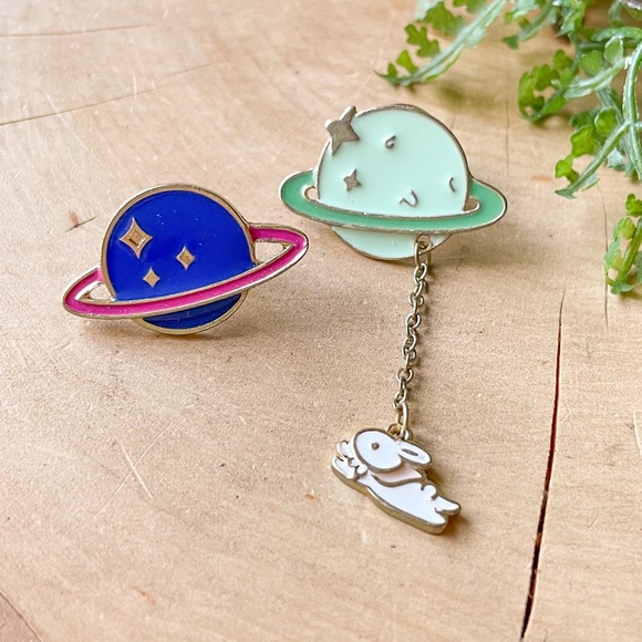 Set of 2 Enamel Pins - Blue Saturn Planet Bunny Rabbit Charm - Picture 4 of 4